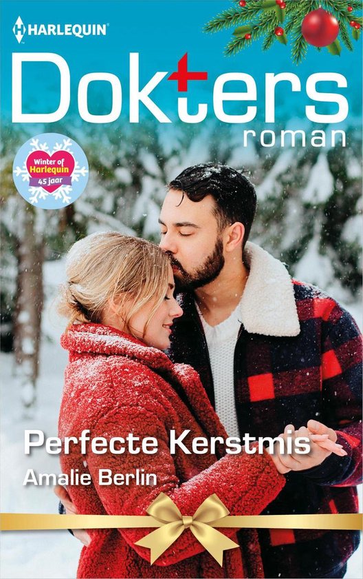 Koppel in de sneeuw; man kust voorhoofd van vrouw. Boektitel: Perfecte Kerstmis door Amalie Berlin.