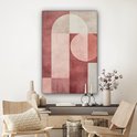 Peinture abstraite rose, beige et blanc avec des formes géométriques accrochée au-dessus d'un buffet avec décoration.