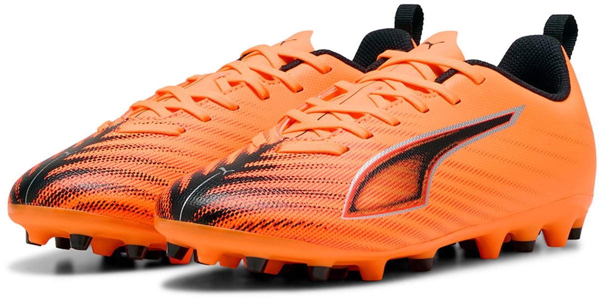 Puma Ultra 6 voetbalschoenen voor kinderen in feloranje, EU 32 1/2, met technisch mesh bovenwerk en stabiliserend steunframe.