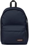 Donkerblauwe Eastpak rugzak met voorvak, ritssluiting en logo.