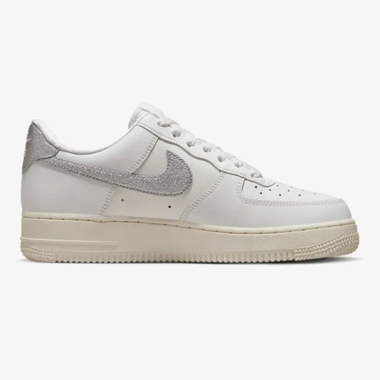 Nike Air Force Low Beige Zilver Maat 40 bol
