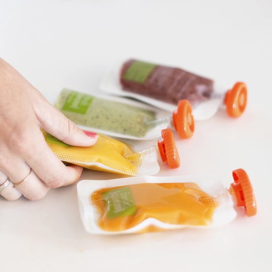 knijpstation babyvoedselmaker en zakjesvuller - Voedselpers - vult 3 herbruikbare zakjes tegelijk - eenvoudig te gebruiken - vaatwasserbestendig - essentieel voor het bereiden van zelfgemaakte babyvoeding - Wordt geleverd met 10 zakjes en flessendopp van Superfill Baby. — afbeelding 3