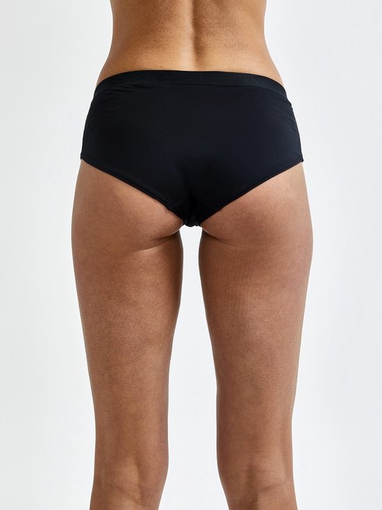 Achterkant van een zwarte hipster onderbroek met 'Craft' logo op de tailleband.