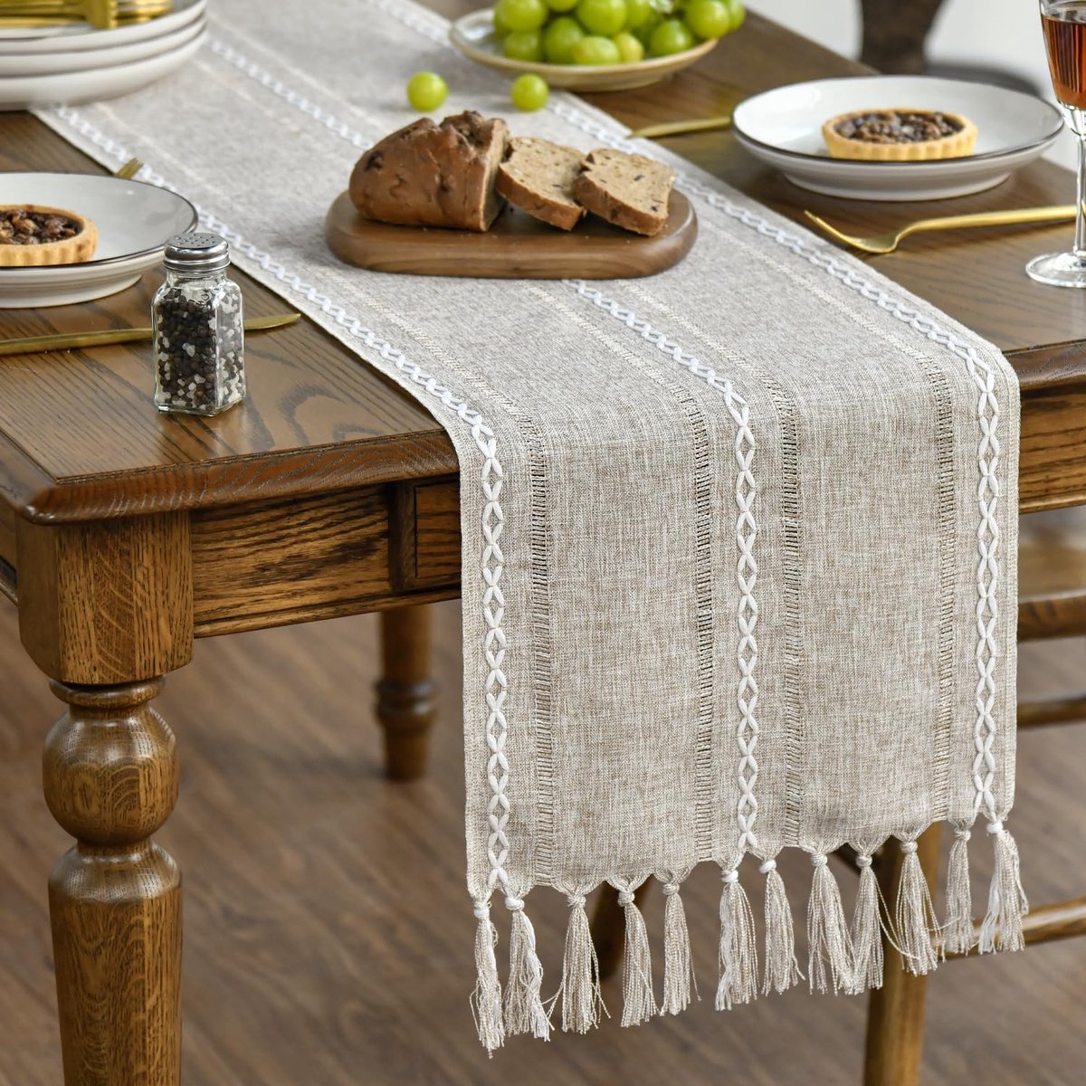 Tafelloper - Boho Landhuisstijl met Kwasten - Wasbaar Tafeldecoratie - Latte Beige 33x243 cm