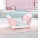 Roze babybadje met witte schaapjesvoetjes, een douchekop en een transparante rand met zeedieren afbeeldingen.