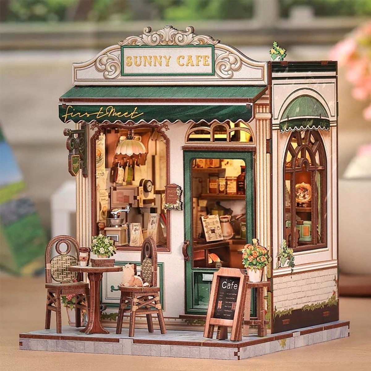 DIY Boekennestje 'Sunny Café' - Miniatuur Kiosk met LED