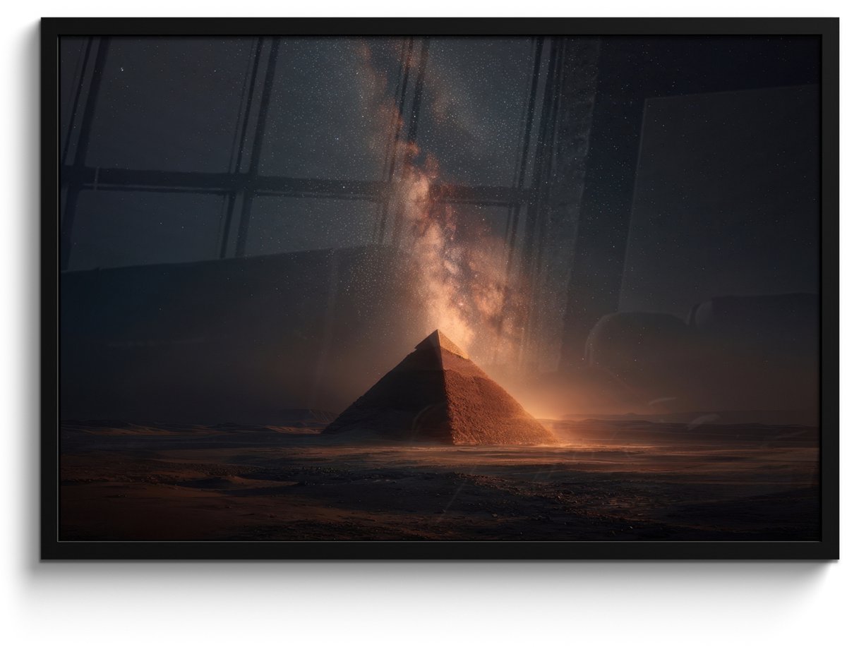 FrameYourWall Poster in lijst - Fotolijst 90x60 cm - Posters - Piramide - Woestijn - Licht - Posterlijst zwart - Decoratie - Wanddecoratie woonkamer - Muurdecoratie slaapkamer Piramide - Sterren