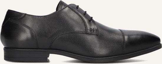Zwarte leren nette schoen met captoe en detail op de hiel.