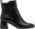 Zwarte Tamaris laars met spitse neus en blokhak met metallic accent.