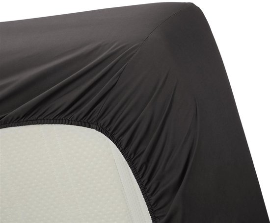 Donkergrijs hoeslaken dat over een matras wordt getrokken, met elastische rand.