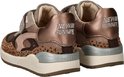 Achterkant bruine meisjes sneakers met panterprint, "NEW RUNNER" en "SHOESME".