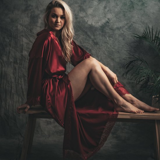 Kimono dames satijn, bordeaux rood met kant, lang model one size - Luxe cadeau vrouw - one size fits all