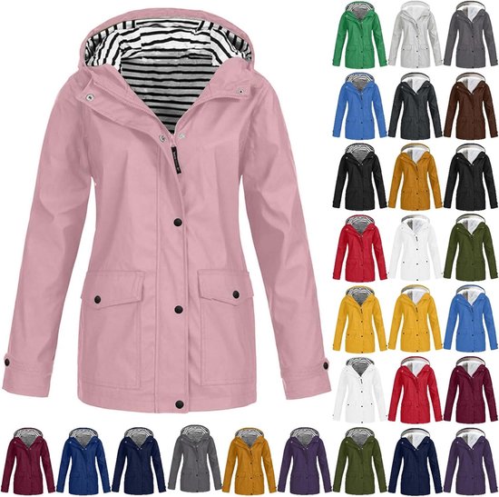 Roze dames regenjas met capuchon, gestreepte voering, drukknoppen en klepzakken, naast andere kleuren.