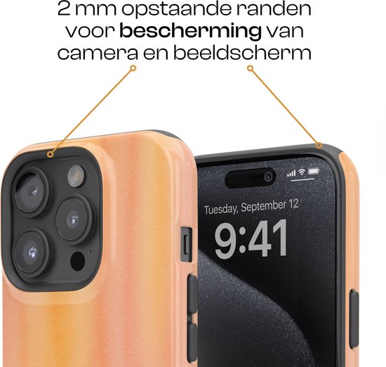 Een close-up van een oranje/roze ombré telefoonhoesje met de tekst "2 mm opstaande randen voor bescherming van camera en beeldscherm".