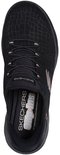 Zwart Skechers Slip-Ins damesinstapper, bovenkant met roze veters en S-logo.