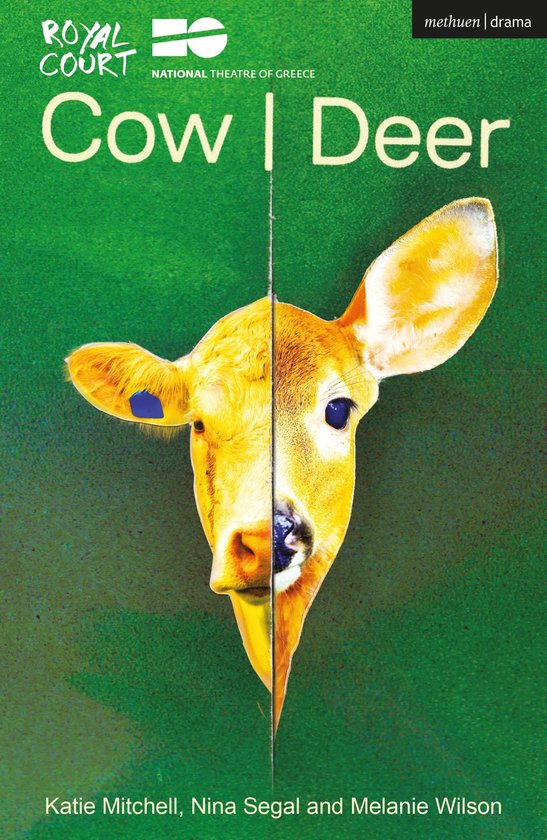 Livre 'Cow | Deer' du Royal Court. La couverture présente un visage divisé : la moitié gauche est une vache, la moitié droite un cerf.