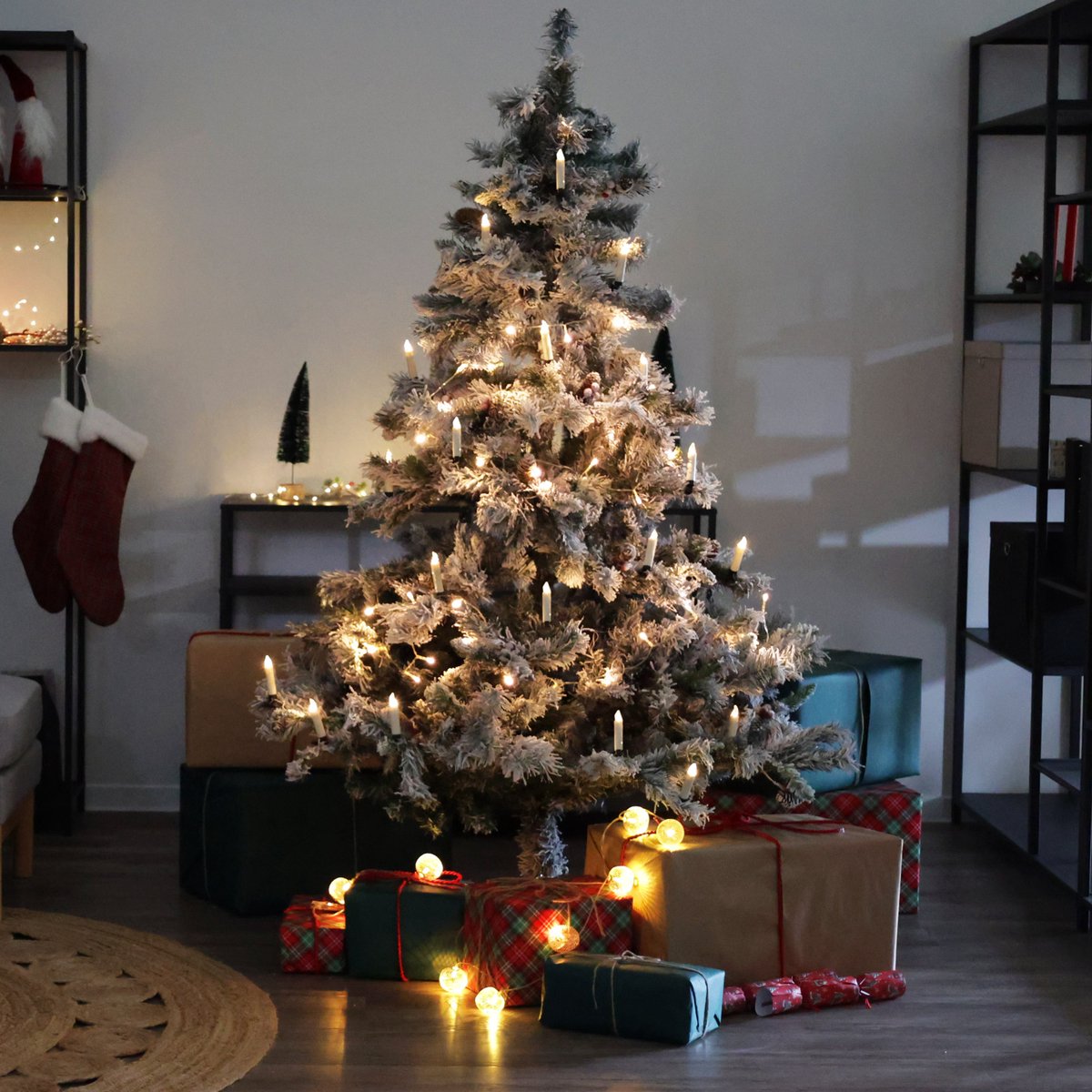 SVITA kunstkerstboom sneeuw 180cm - met dennenappels en bessen 661 takpunten inclusief metalen standaard kunstkerstboom (Luvi naalden | 180cm) – foto 5