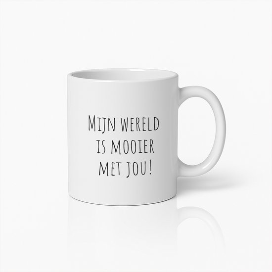 Tasse blanche avec le texte "Mijn wereld is mooier met jou !" sur fond blanc