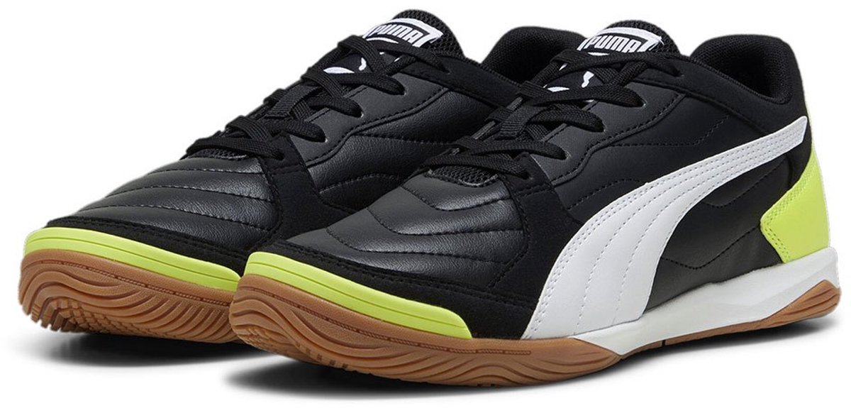 Zwarte Puma PRESSING IV zaalvoetbalschoenen EU 45 met groene en witte accenten, ontworpen voor optimale controle en comfort.