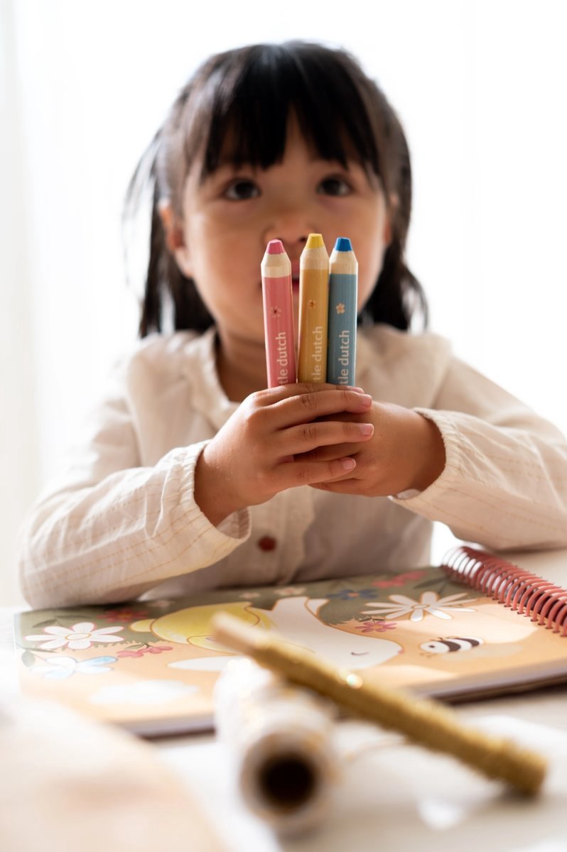 Little Dutch magisch knutselboek Rosa & Friends - compleet met 3 houten kleurpotloden - toverkrassen - creatief speelgoed 2 jaar — afbeelding 7