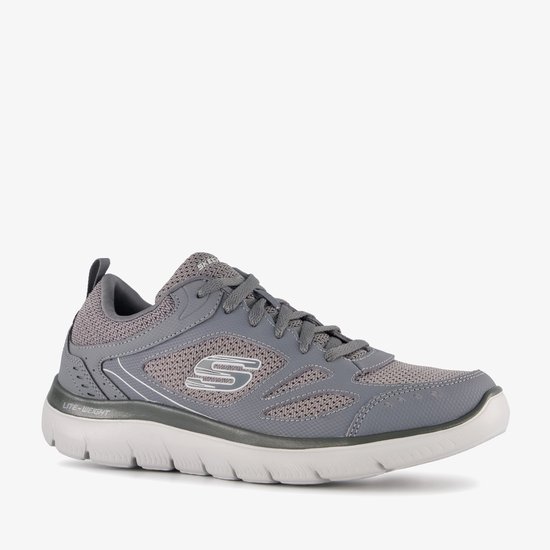 Grijze Skechers sneaker, zijaanzicht met mesh en 'LITE-WEIGHT' opschrift.