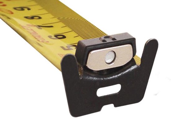 Close-up van het uiteinde van een Stanley meetlint met magnetische clip.