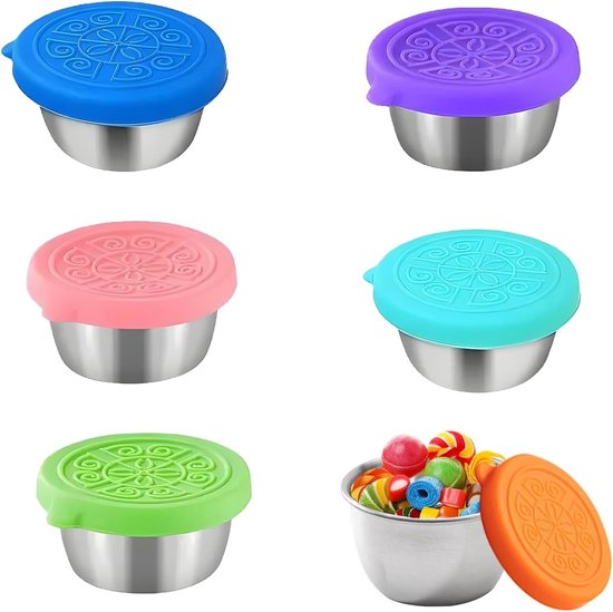 Zes roestvrijstalen bakjes met gekleurde siliconen deksels: blauw, paars, roze, cyaan, groen en oranje met snoepjes.