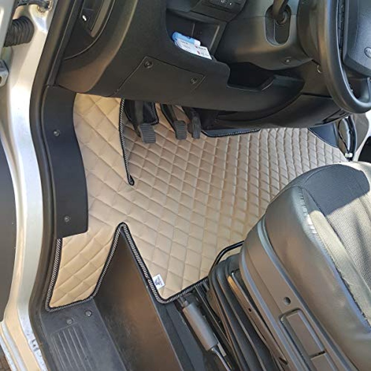 Gewatteerde Vloermatten Compatibel met Fiat Ducato, Peugeot Boxer, Citroen Jumper - Lichtbeige, Synthetisch Leer, Hygiënecertificaat