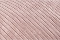 Lichtroze corduroy stof met diagonale ribbels, close-up.