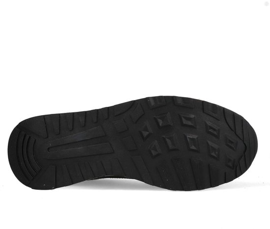 Zwarte sneakerzool met profiel.