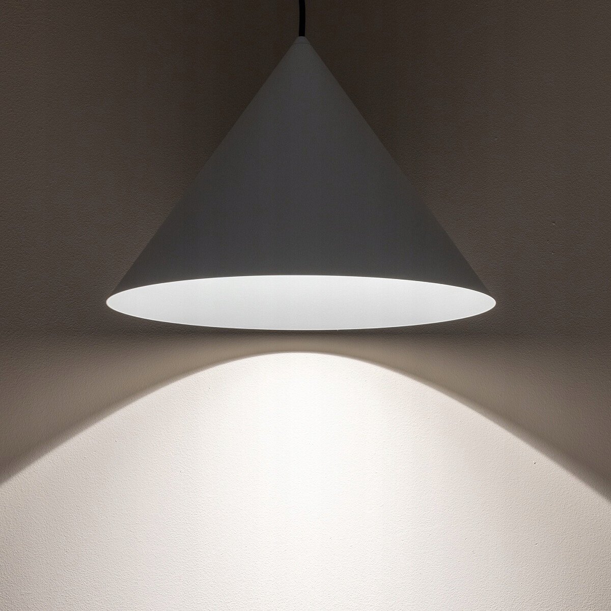 Nowodvorski Zenith Hanglamp Grijs Kegel - Stijlvolle Verlichting