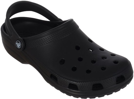 Sabot Crocs noir avec bride arrière, côtés ouverts et trous d'aération.