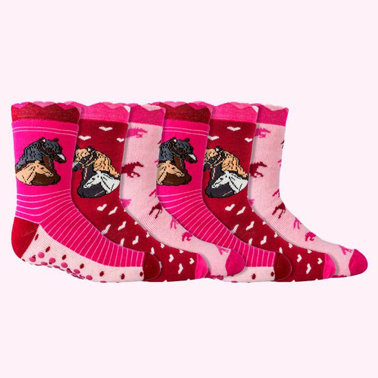 Paarse en roze sokken met paarden en hartjes.