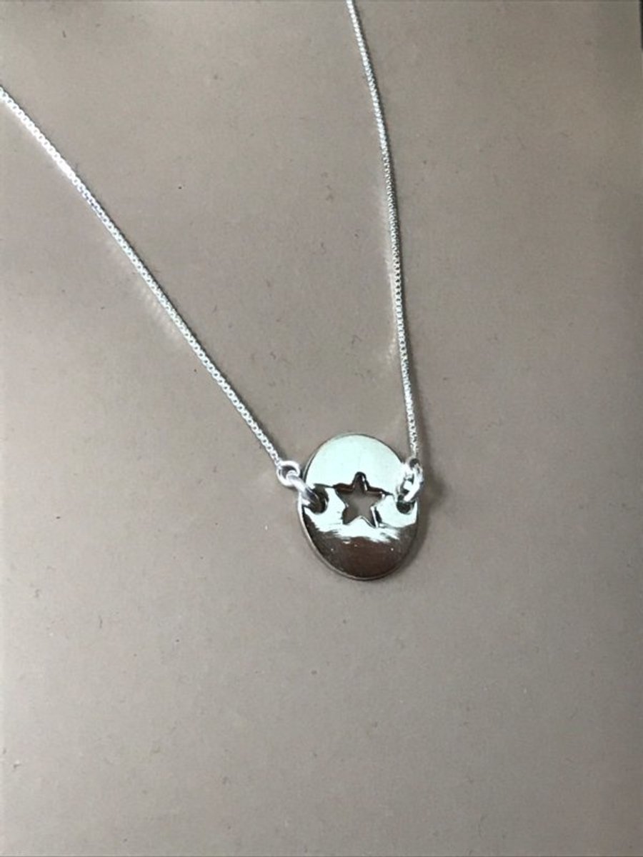 Zilveren pentagram in cirkel ketting