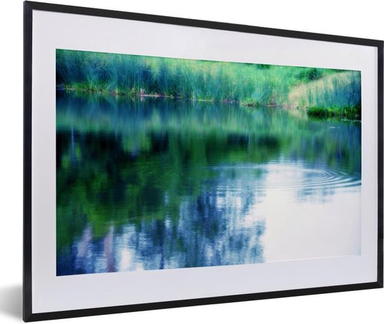 Fotolijst incl. Poster - Reflectie in het water in de Europese tuin van Monet in Frankrijk. - 60x40 cm - Posterlijst