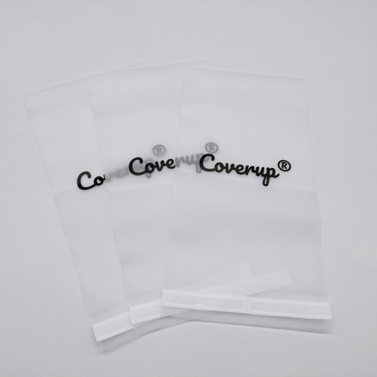 Trois sachets en plastique transparent avec le logo 'Coverup'.
