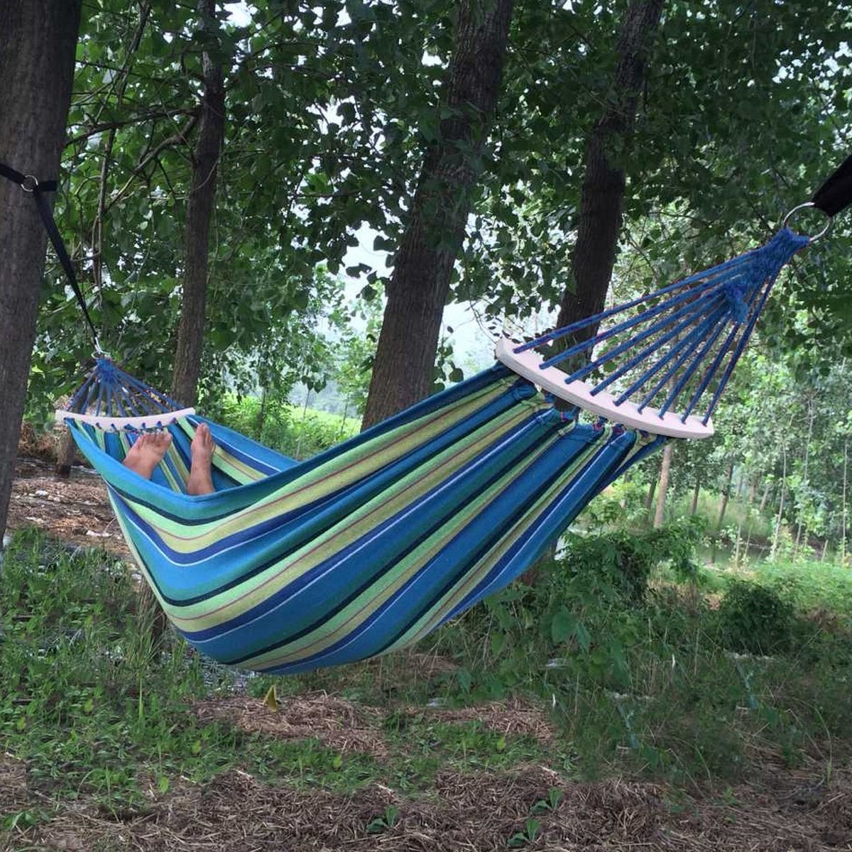 Outdoor Rollover-resistente eenpersoons canvas hangmat Draagbaar strandschommelbed met houten stokken, afmeting: 280 x 80 cm (blauw)
