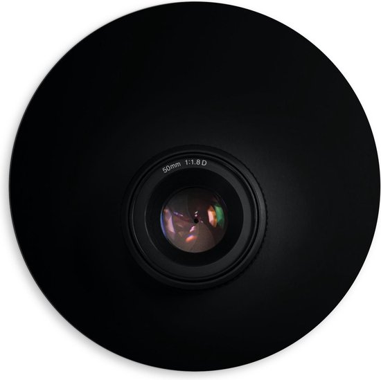 Dibond Wandcirkel - Foto van 50mm lens op Zwarte Achtergrond - 80x80cm Foto op Aluminium Wandcirkel (met ophangsysteem)