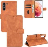 Voor Samsung Galaxy S21 FE Effen Kleur Huidgevoel Magnetische Gesp Horizontale Flip Kalfsstructuur PU Lederen Case met Houder & Kaartsleuven & Portemonnee (Bruin)