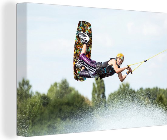 Une jeune femme wakeboarder survolant sa toile éclaboussée eigen 140x90 cm - Tirages photo sur toile Décoration murale salon / chambre)