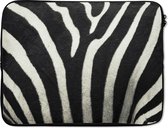 Laptophoes 17 inch - Dierenprint - Zebra - Zwart - Wit - Laptop sleeve - Binnenmaat 42,5x30 cm