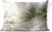 Sierkussen Waddenzee voor buiten - Zandduinen bij de Waddenzee - 60x40 cm - rechthoekig weerbestendig tuinkussen / tuinmeubelkussen van polyester