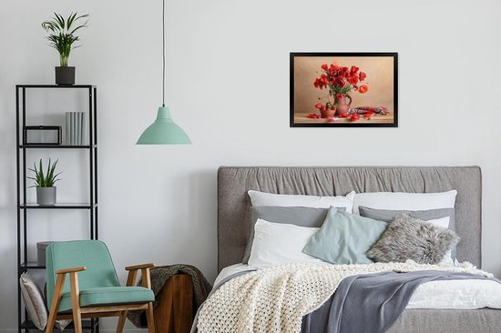 Photo en cadre - Nature morte d'un vase avec des fleurs abstraites rouges Cadre photo noir sans passe-partout 60x40 cm - Affiche sous cadre (Décoration murale salon / chambre)