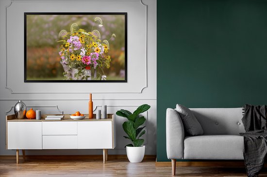 Cadre photo - Ancien arrosoir rempli de fleurs Cadre photo noir sans passe-partout 120x80 cm - Affiche sous cadre (Décoration murale salon / chambre)