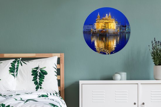 WallCircle - Wandcirkel ⌀ 60 - Verlichte Harmandir Sahib Tempel in de avond - Ronde schilderijen woonkamer - Wandbord rond - Muurdecoratie cirkel - Kamer decoratie binnen - Wanddecoratie muurcirkel - Woonaccessoires