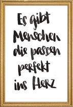 JUNIQE - Poster met houten lijst Perfekt ins Herz -13x18 /Wit & Zwart