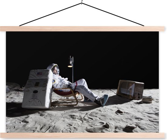Posterhanger incl. Poster - Schoolplaat - Astronaut - Maan - Televisie - 150x100 cm - Blanke latten