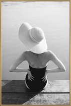 JUNIQE - Poster met kunststof lijst Beach Girl -40x60 /Grijs & Wit