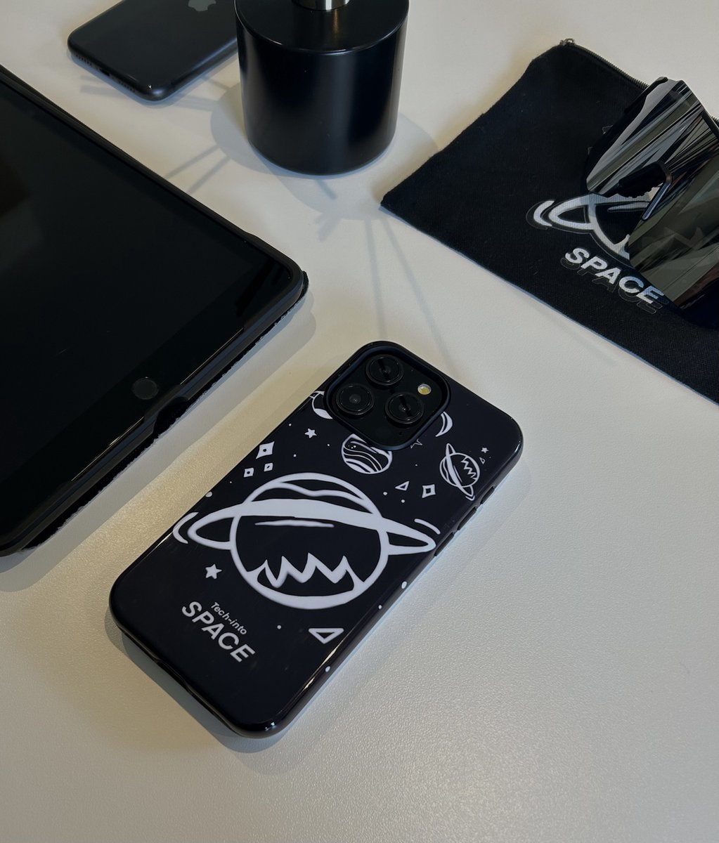 iPhone 14 Pro - Tech-into Space Hoesje - Beschermhoesje - Shokproof - Case - Ruimte - Galaxy - Planeten en Sterren
