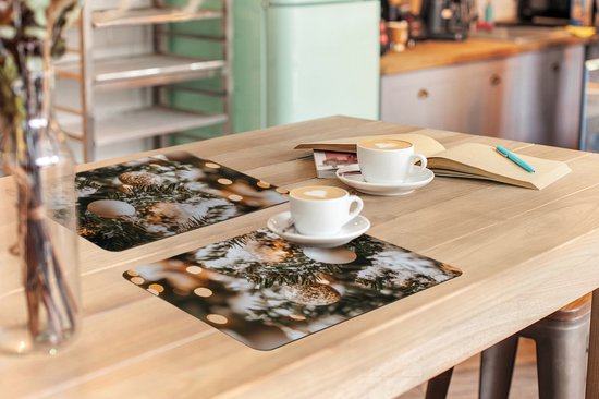 Sets de table - 6 pièces - 45x30 cm - Set de table en plastique - Noël - Sapin de Noël - Hiver - Intérieur - Neige - Dessous de plat - Décoration de table - Accessoires de décoration de table de cuisine